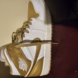 Jordan Men's Gold and White Sneakers